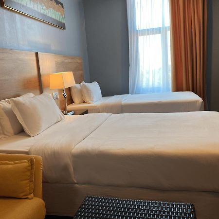 The Lanes Hotel Tutong Ngoại thất bức ảnh