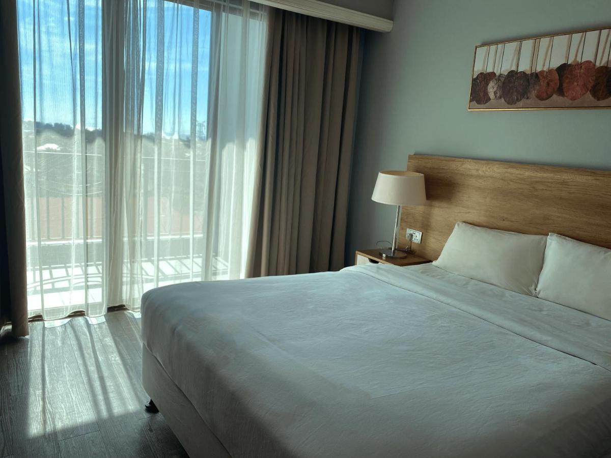 The Lanes Hotel Tutong Ngoại thất bức ảnh